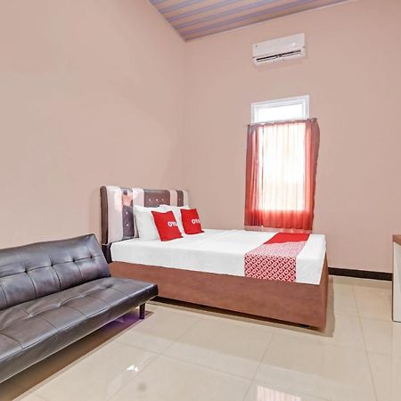 Oyo 90796 Hotel Mulya Indah Tambakmulya Екстериор снимка