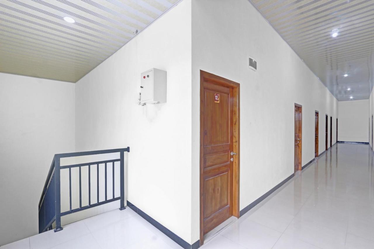 Oyo 90796 Hotel Mulya Indah Tambakmulya Екстериор снимка