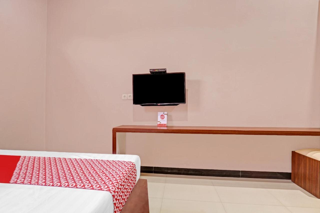 Oyo 90796 Hotel Mulya Indah Tambakmulya Екстериор снимка
