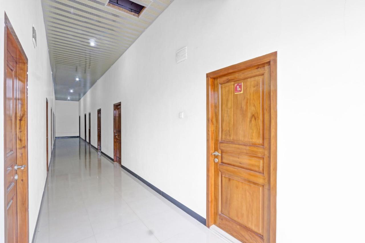 Oyo 90796 Hotel Mulya Indah Tambakmulya Екстериор снимка