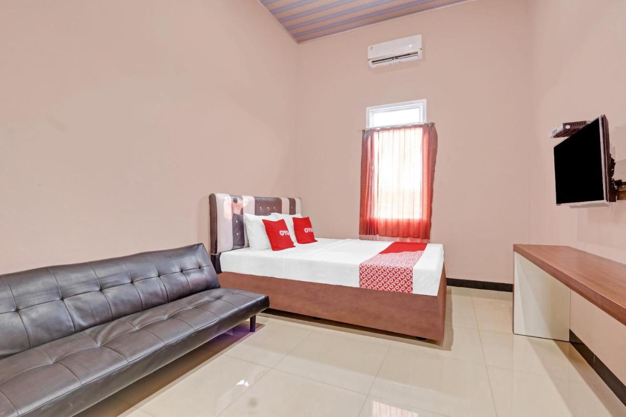Oyo 90796 Hotel Mulya Indah Tambakmulya Екстериор снимка