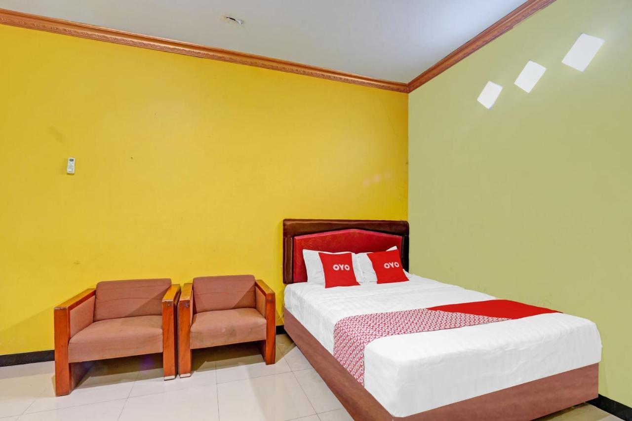 Oyo 90796 Hotel Mulya Indah Tambakmulya Екстериор снимка