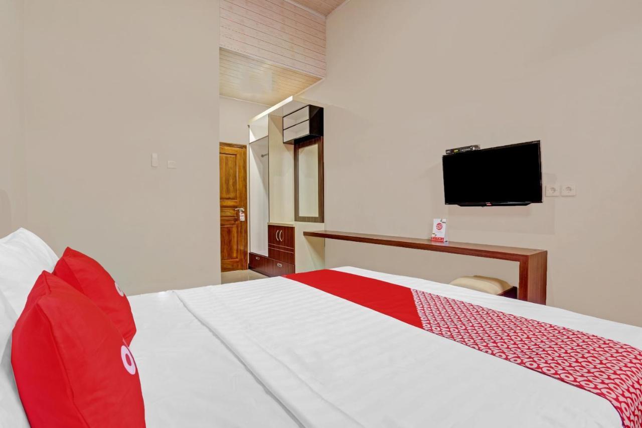Oyo 90796 Hotel Mulya Indah Tambakmulya Екстериор снимка